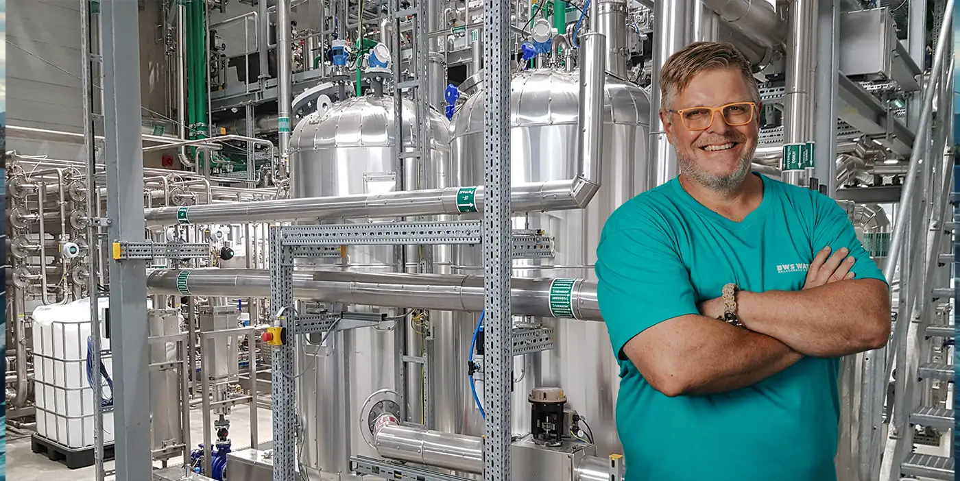 Mitarbeiter vor Anlage